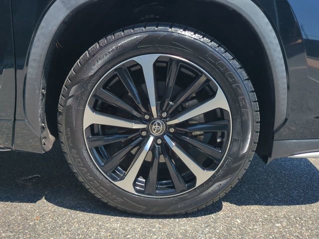 Used 2021 Toyota Highlander XSE FWD image 11