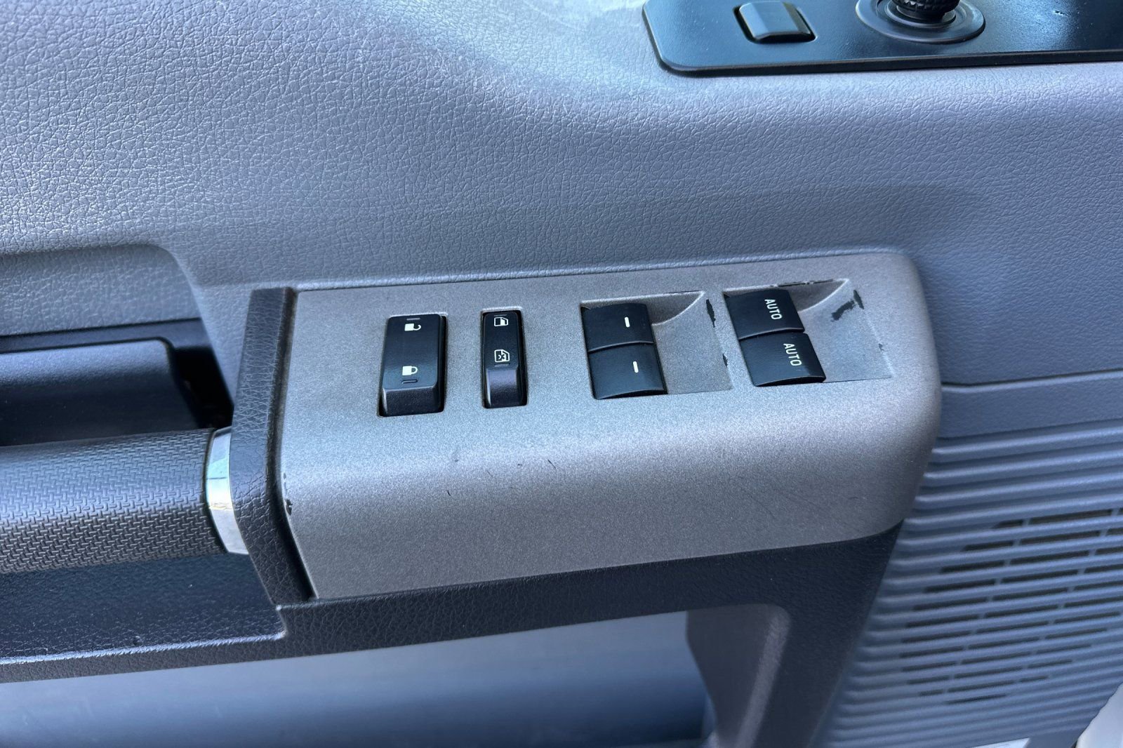 Used 2013 Ford F550 2WD Crew Cab Super Duty w/ Payload Upgrade Pkg image 10