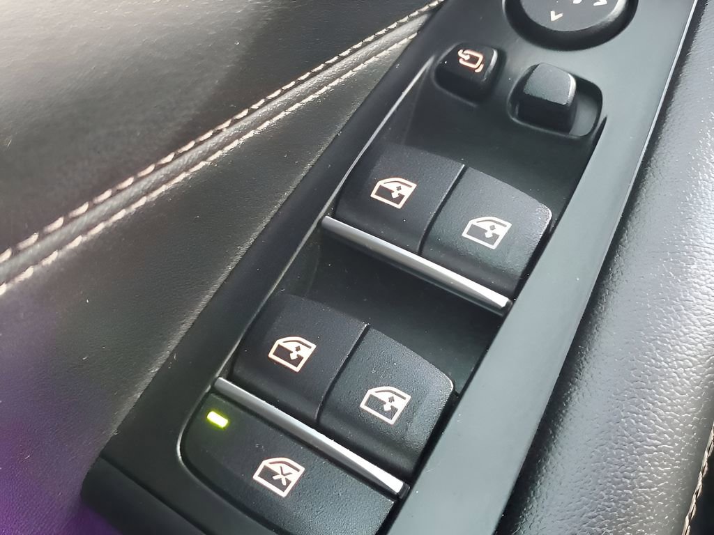 Used 2025 BMW X5 xDrive50e image 36