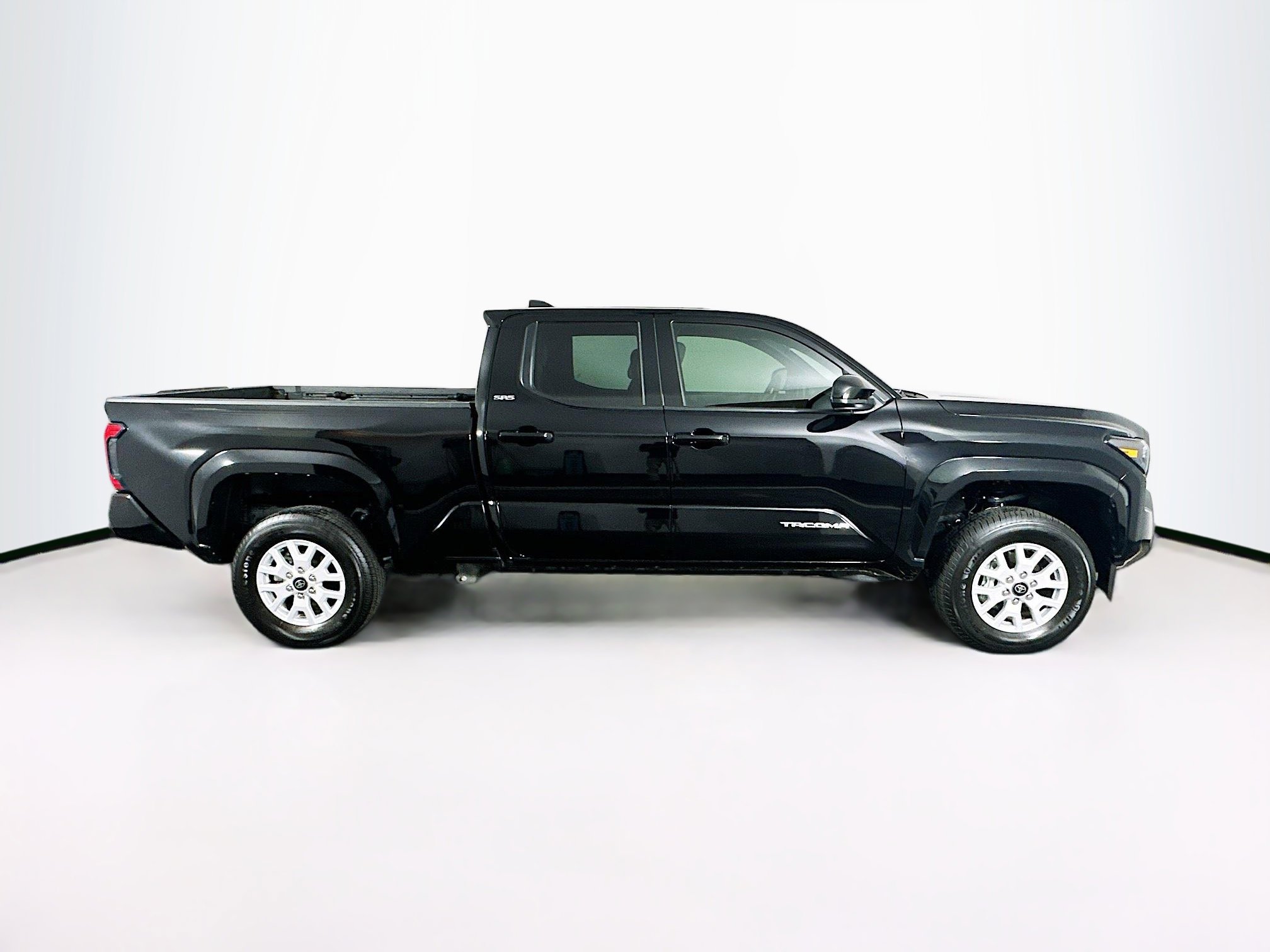 Used 2025 Toyota Tacoma SR5 image 10