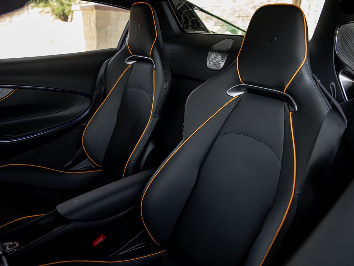 Used 2025 McLaren Artura Spider image 14