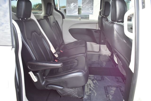 Used 2017 Chrysler Pacifica Touring-L w/ Tire & Wheel Group FWD image 43