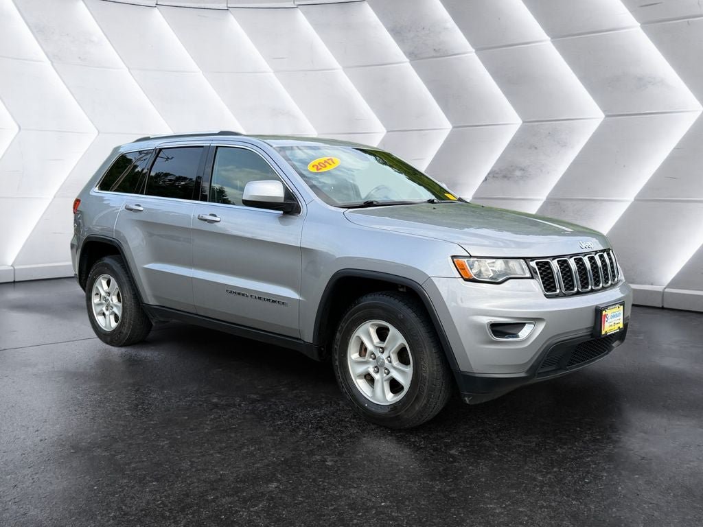 Used 2017 Jeep Grand Cherokee Laredo w/ Quick Order Package 23E AWD/4WD image 8