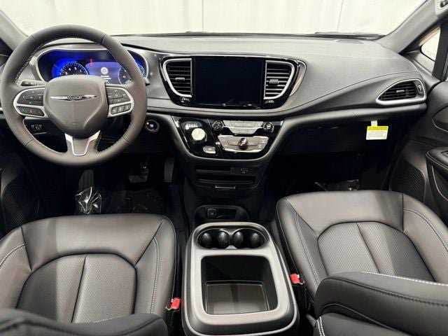 New 2026 Chrysler Pacifica Select AWD/4WD image 4