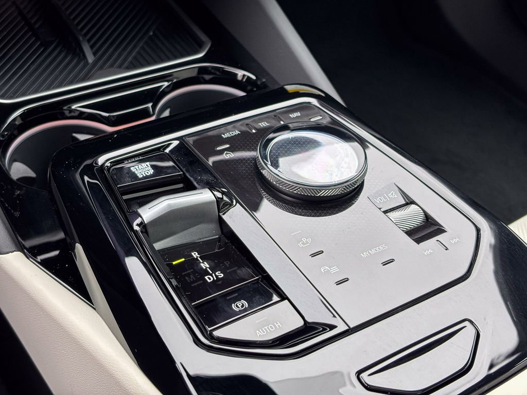 New 2026 BMW 530i xDrive w/ M Sport Package image 28