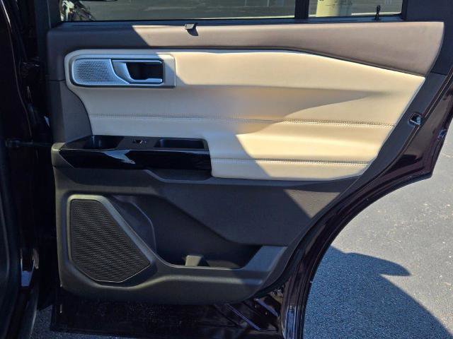 Certified 2023 Ford Explorer Platinum w/ Technology Package AWD/4WD image 11