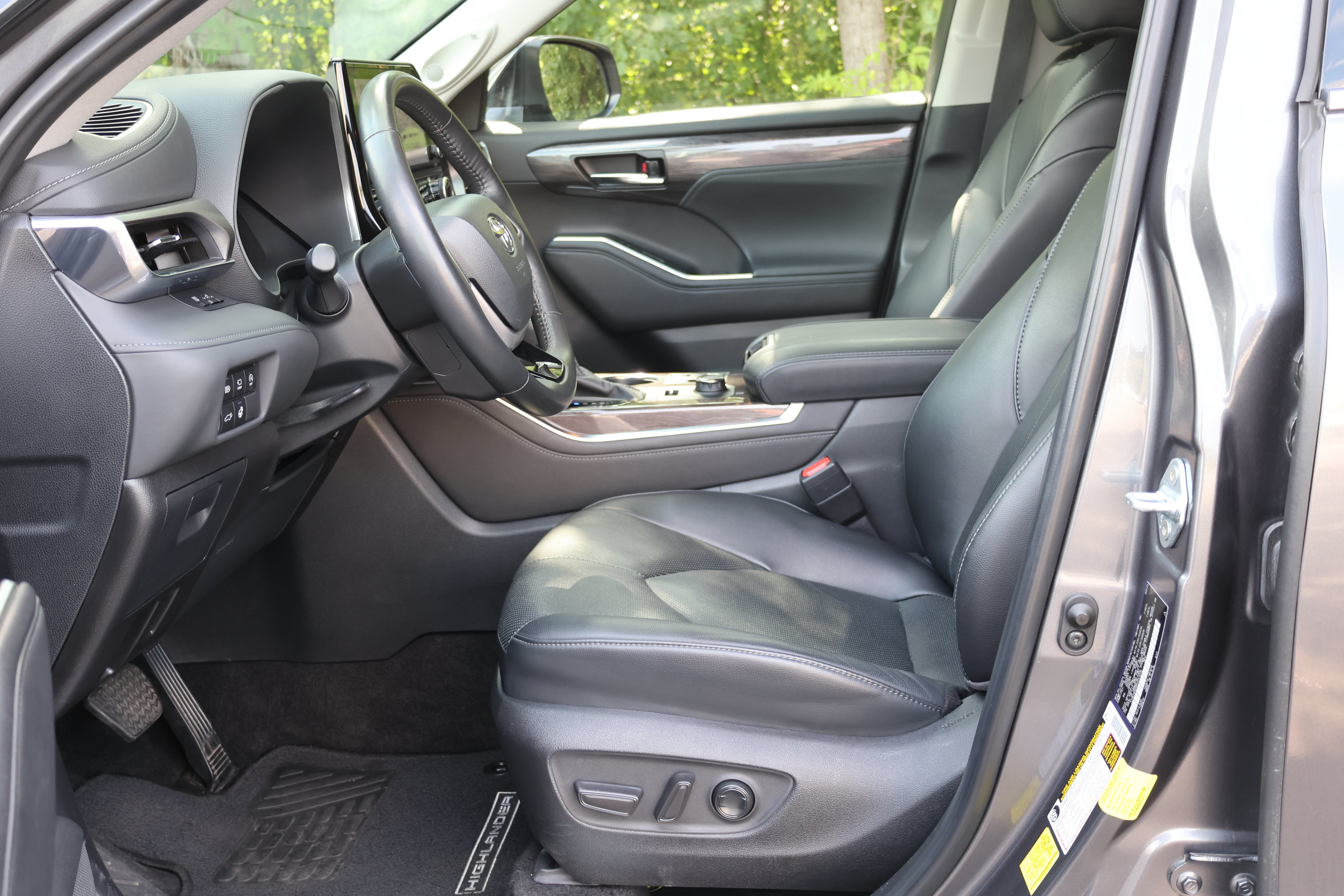 Certified 2024 Toyota Highlander Limited AWD/4WD image 25
