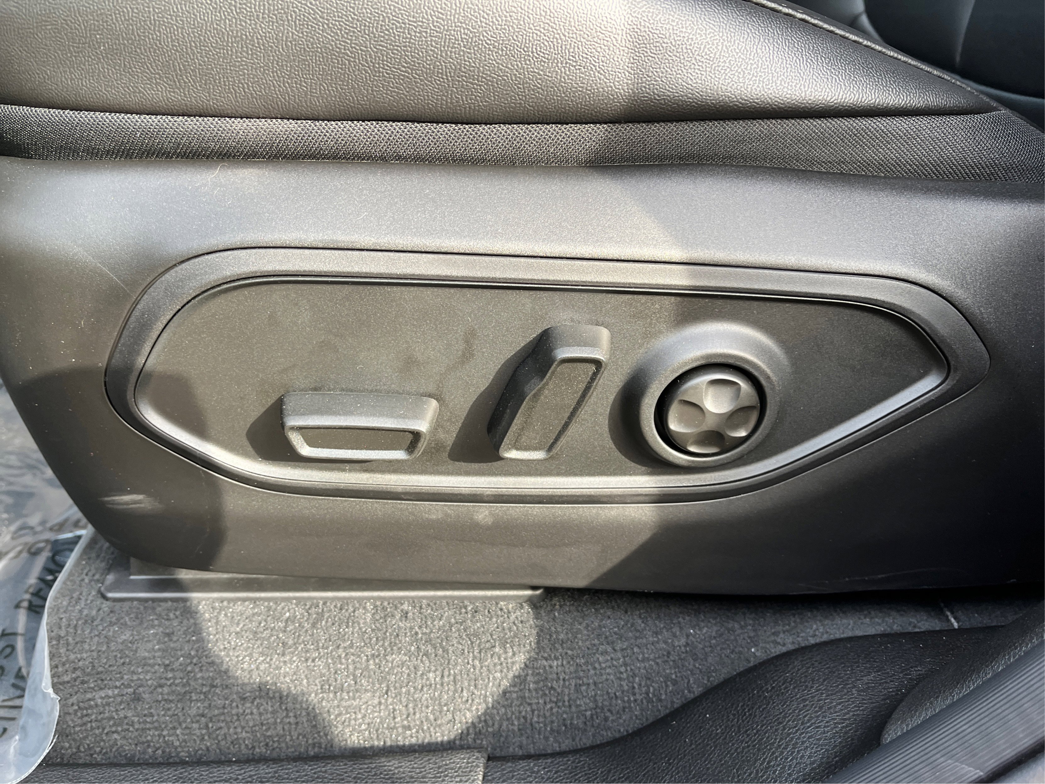 New 2025 Jeep Grand Cherokee Limited w/ Black Appearance Package image 22