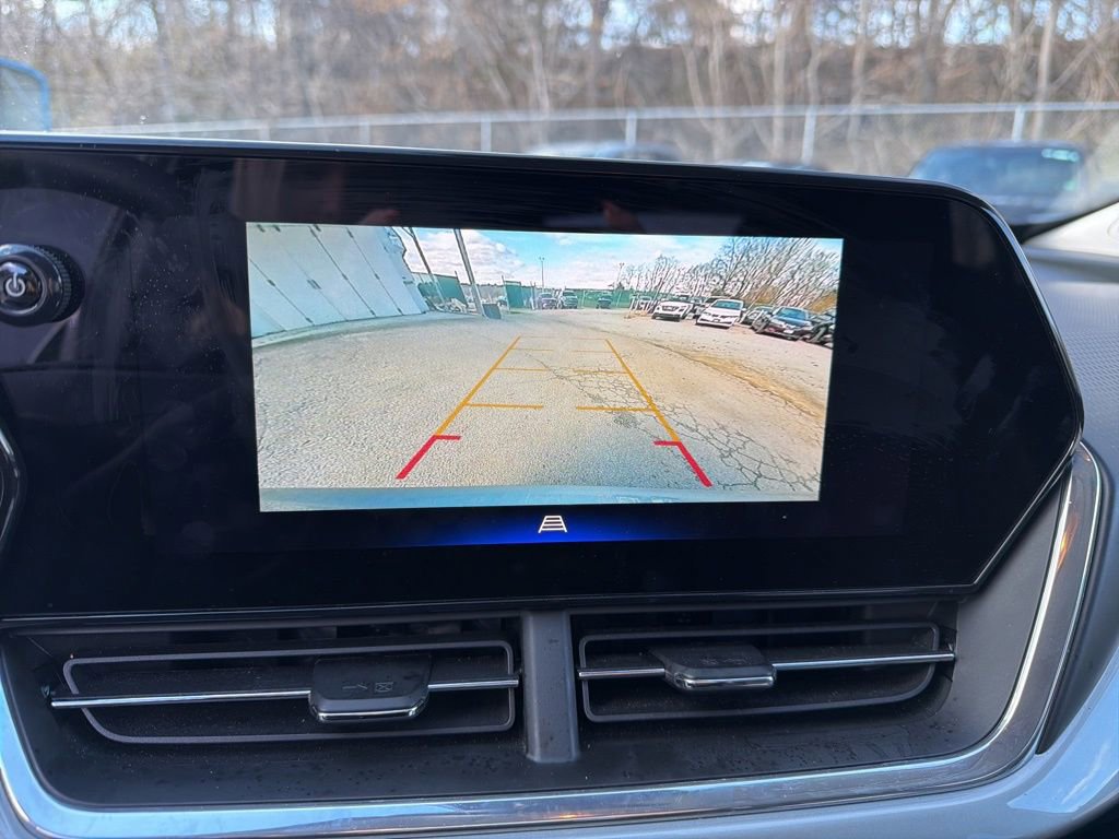 Used 2025 Chevrolet Trax LT image 8