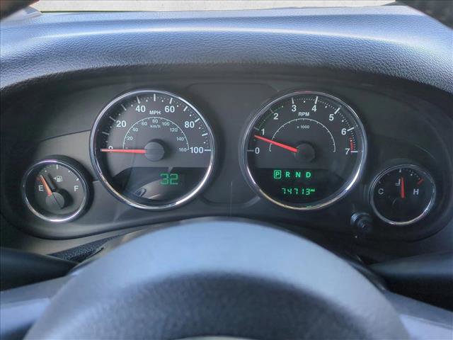 Used 2015 Jeep Wrangler Unlimited Rubicon w/ Connectivity Group image 11