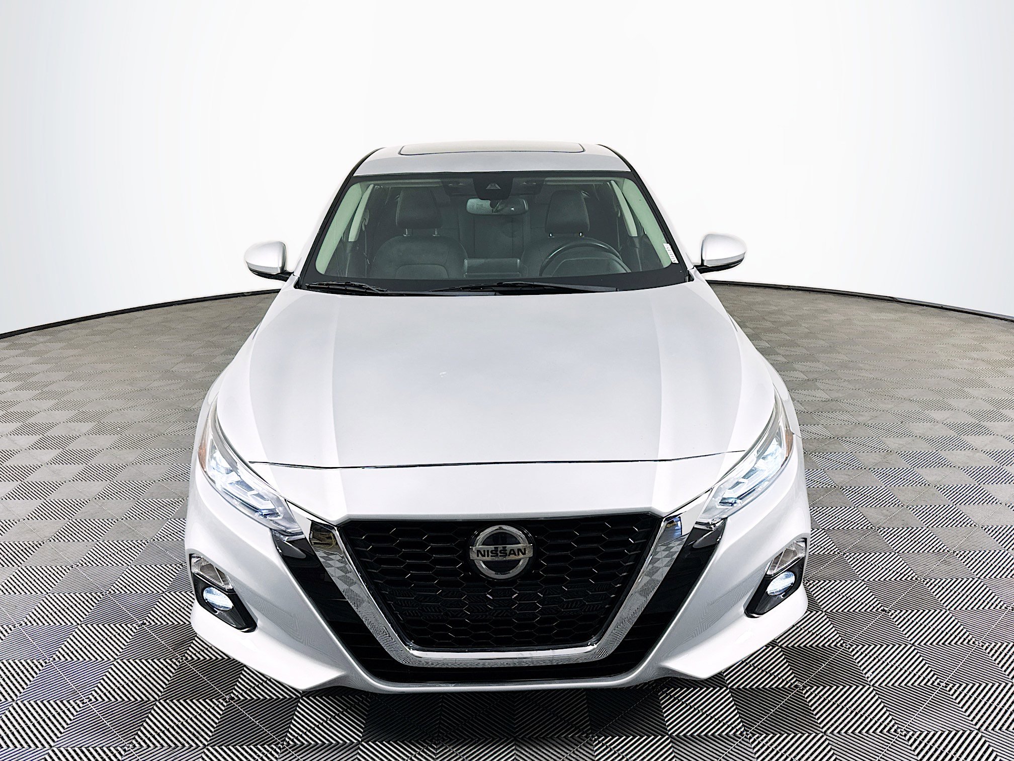 Used 2019 Nissan Altima 2.5 SV image 2