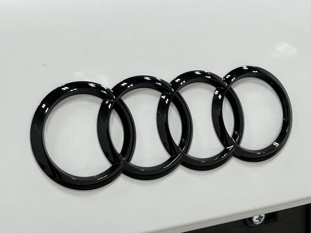 Used 2015 Audi R8 V8 w/ Extended Leather Package AWD/4WD image 36