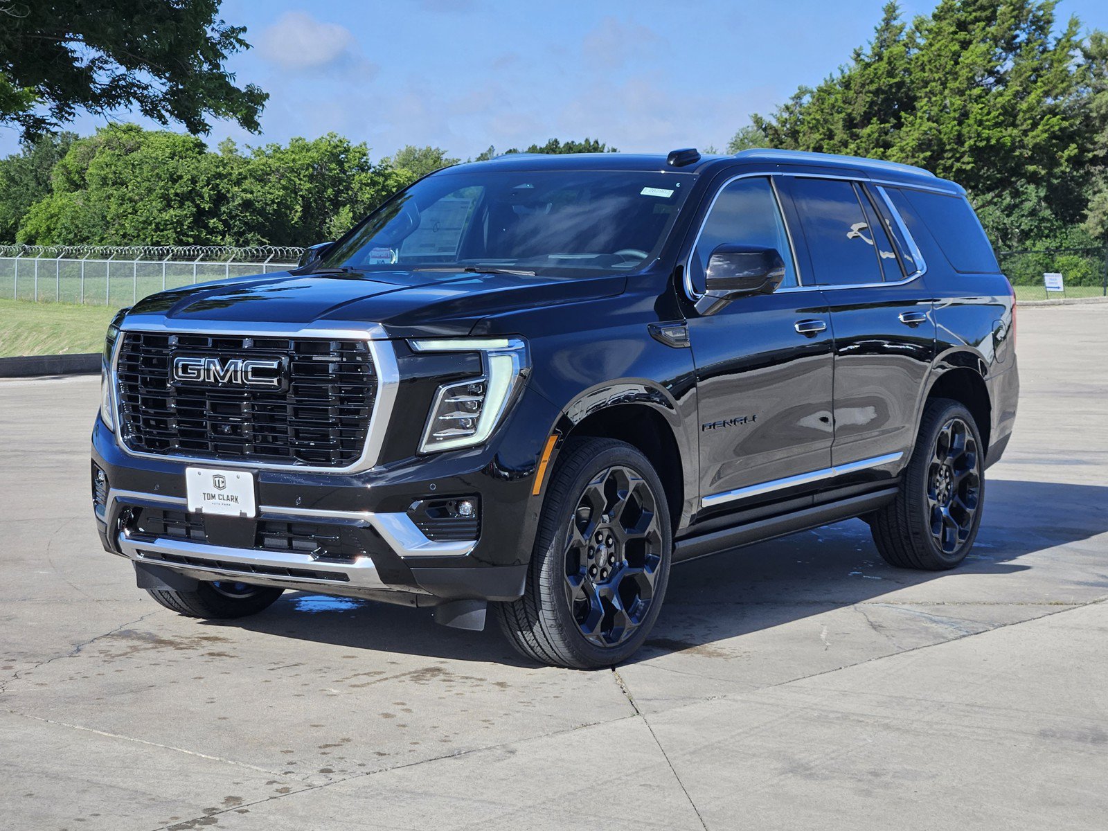 New 2026 GMC Yukon Denali w/ Denali Reserve Package AWD/4WD image 2