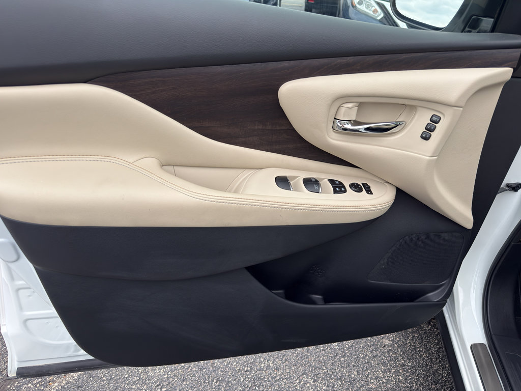 Certified 2024 Nissan Murano Platinum w/ Cargo Package image 13