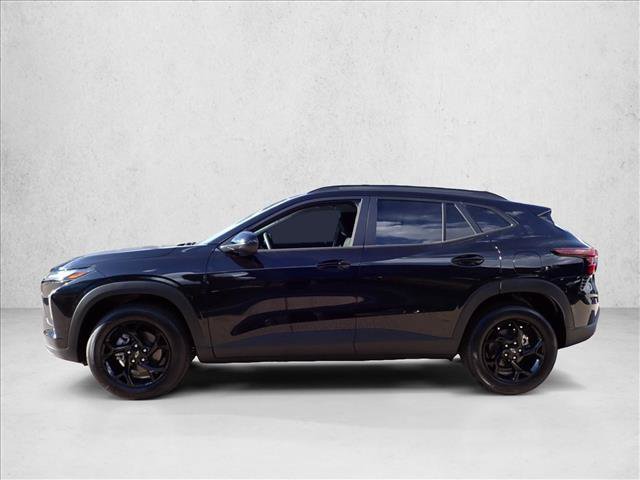 New 2026 Chevrolet Trax LT w/ Midnight Edition FWD image 2