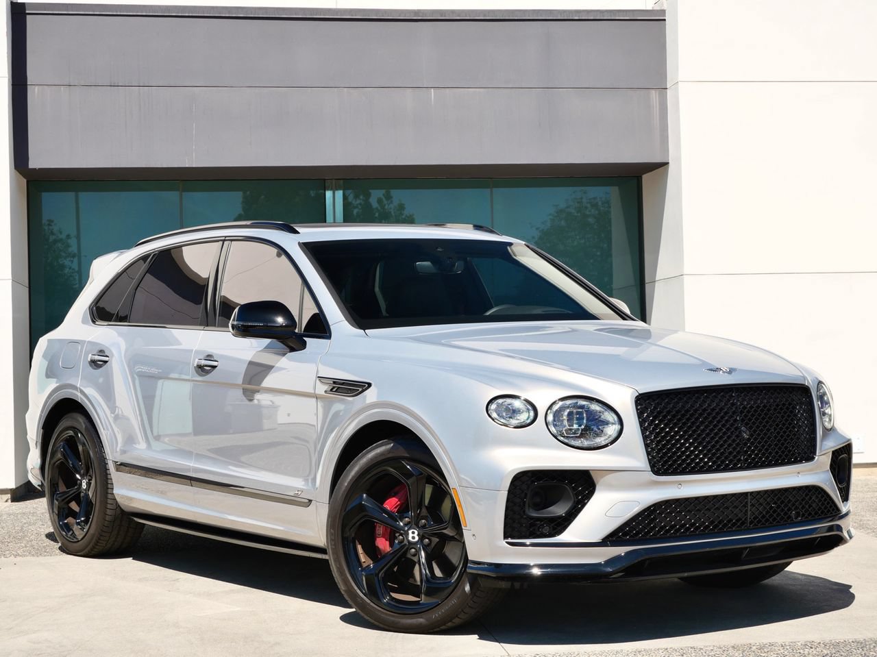 Used 2023 Bentley Bentayga AWD/4WD image 1