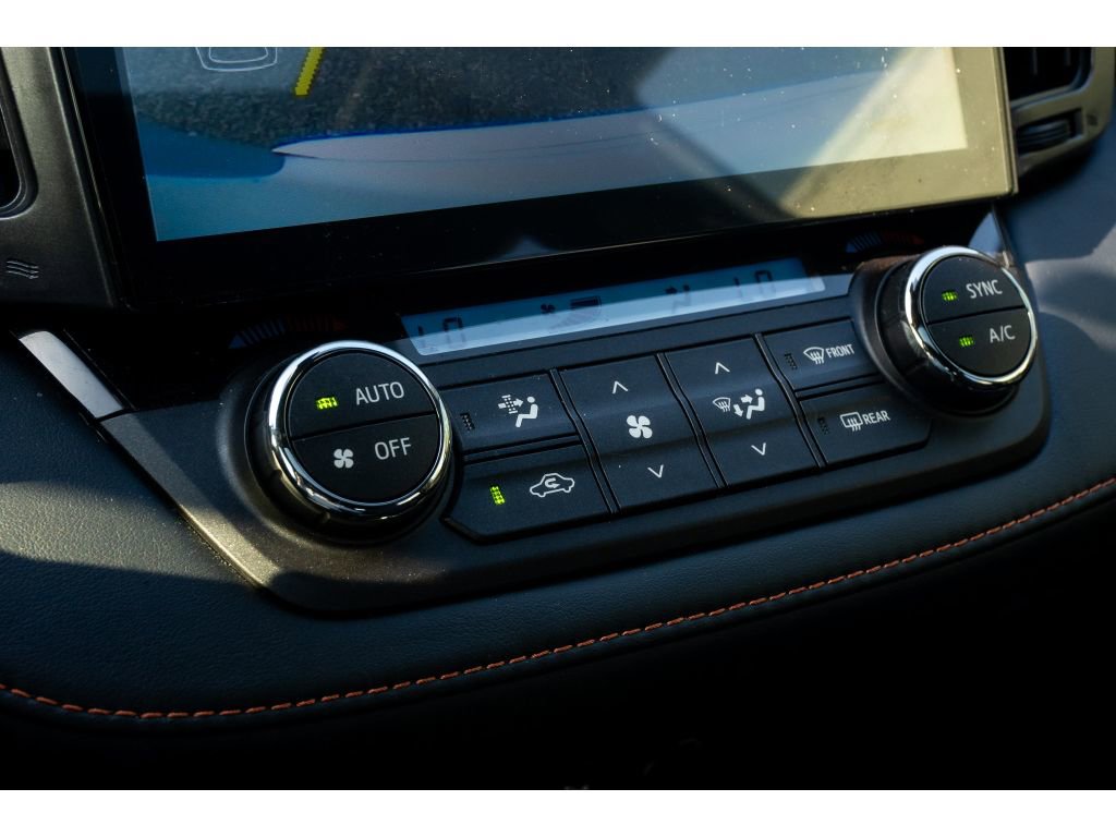 Used 2018 Toyota RAV4 SE w/ All Weather Liner Package image 27