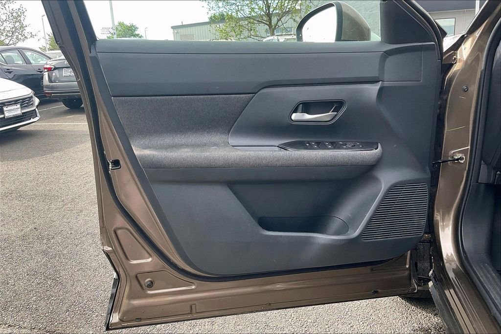 Certified 2025 Nissan Kicks SV image 19