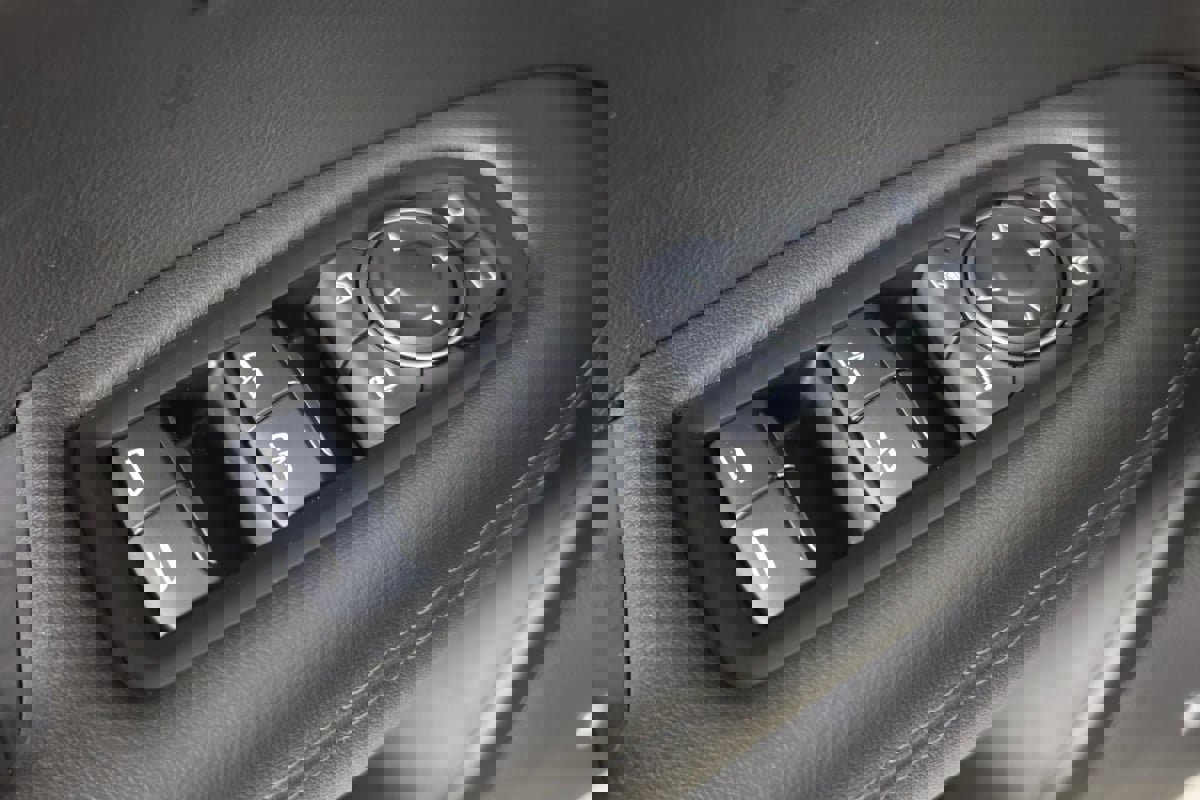 Used 2025 Cadillac XT6 Premium Luxury image 24