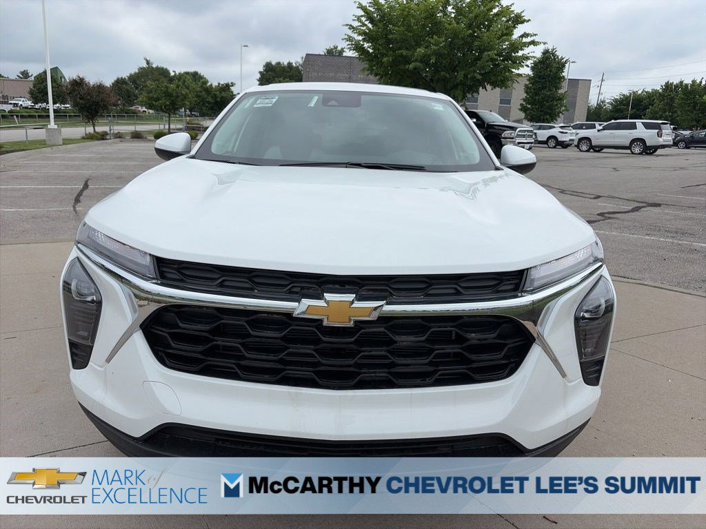 New 2026 Chevrolet Trax LS w/ LS Convenience Package FWD image 3