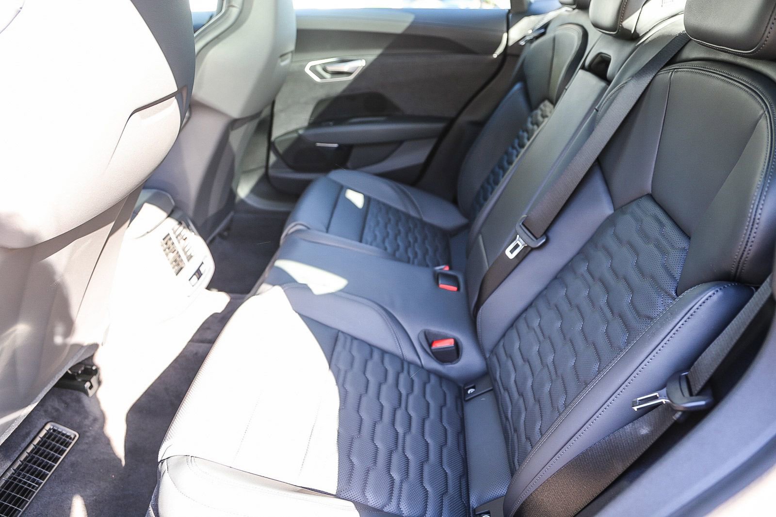 New 2026 Audi S e-tron GT Premium Plus image 18