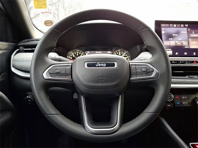 Used 2024 Jeep Compass Latitude image 19