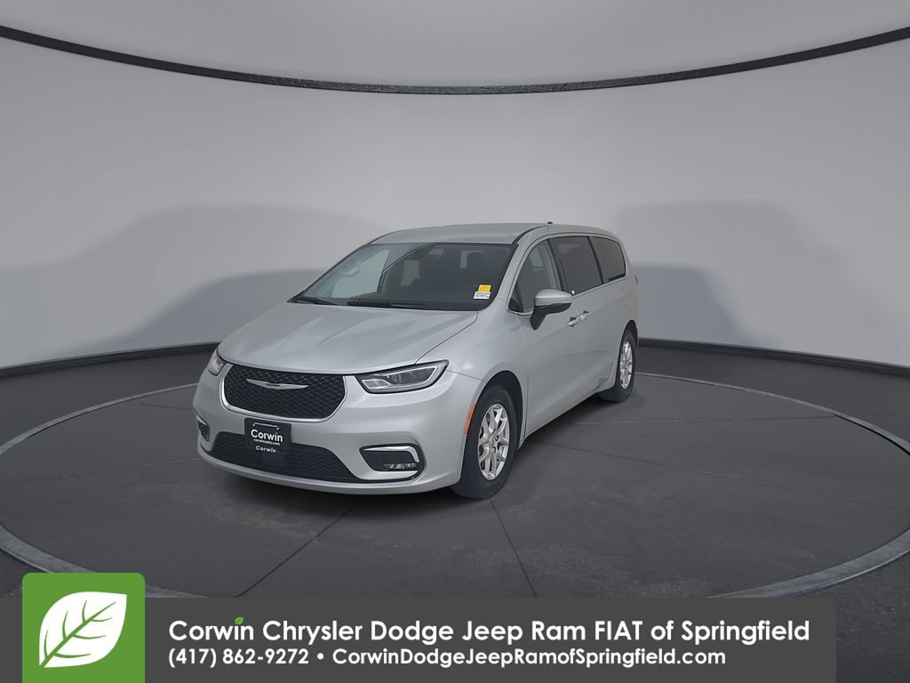 Certified 2023 Chrysler Pacifica Touring-L image 6