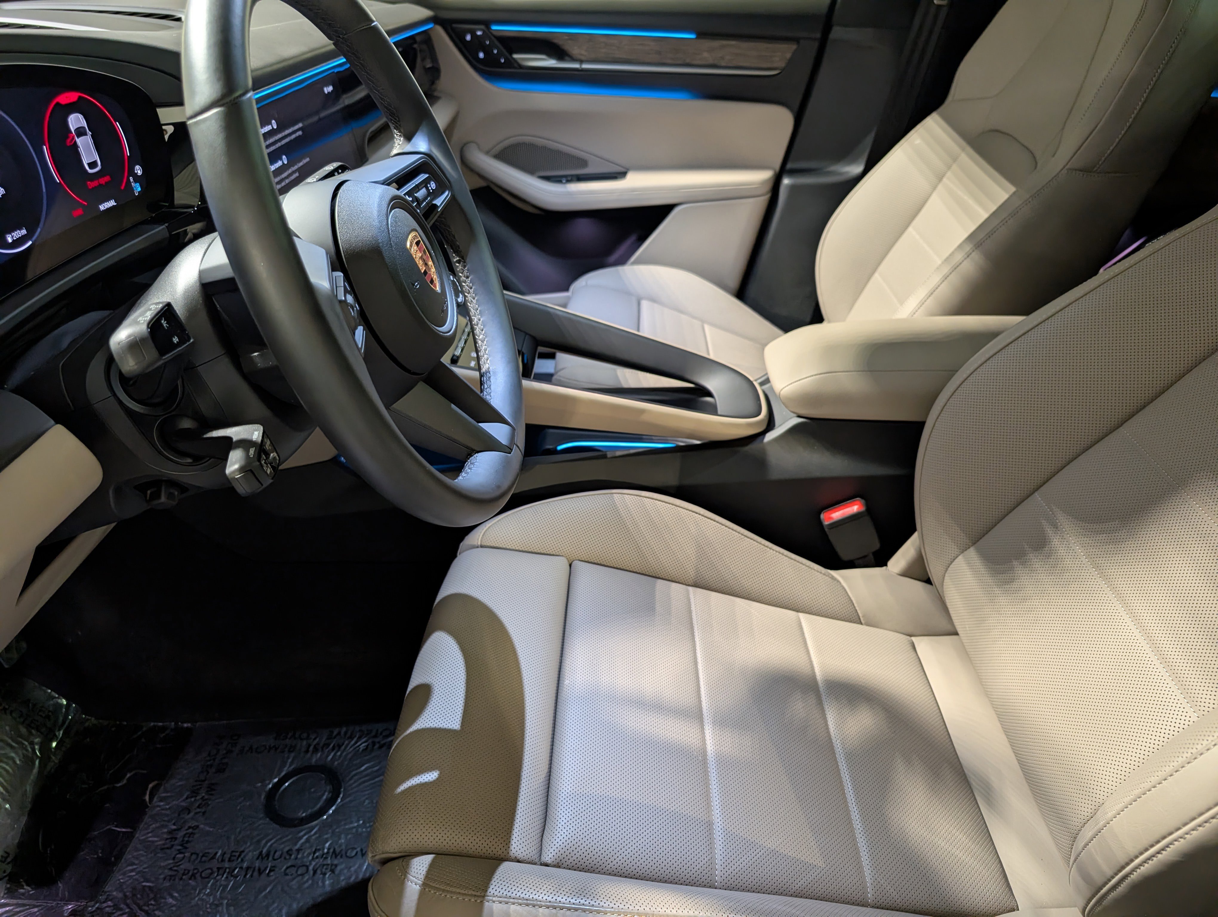 Certified 2025 Porsche Macan Electric image 5