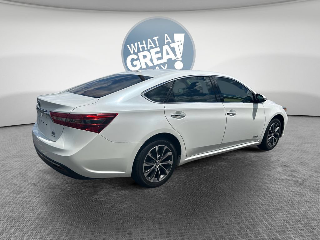 Used 2018 Toyota Avalon XLE Premium w/ Carpet Mat Package FWD image 3
