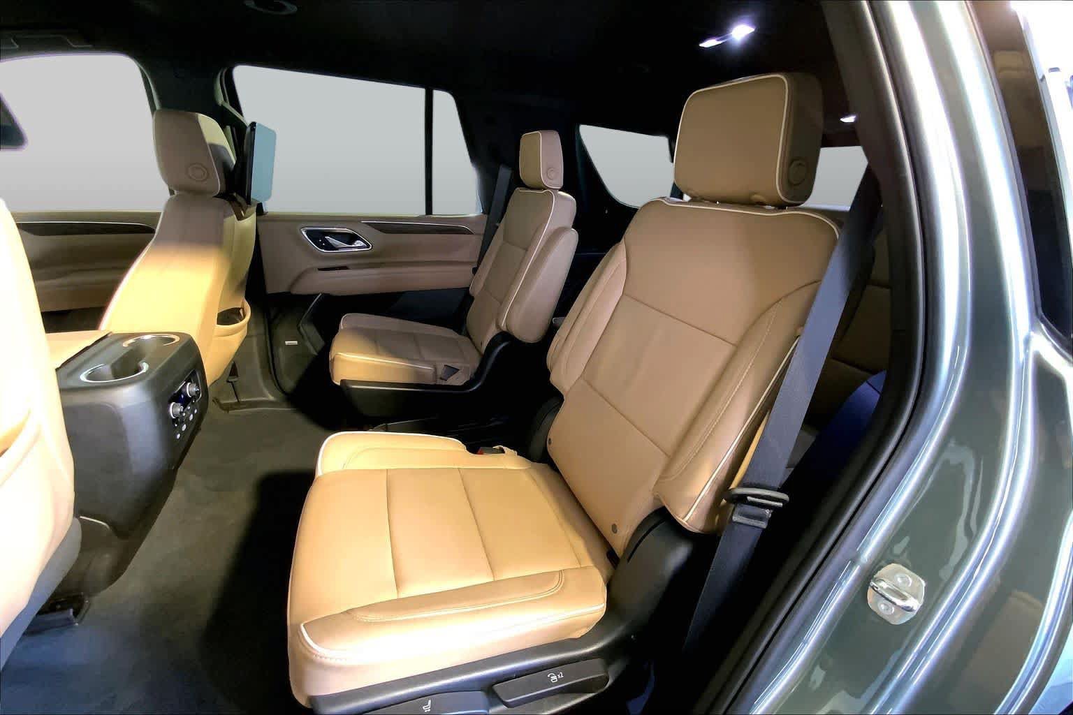 Used 2023 Chevrolet Tahoe Premier w/ Advanced Technology Package AWD/4WD image 21