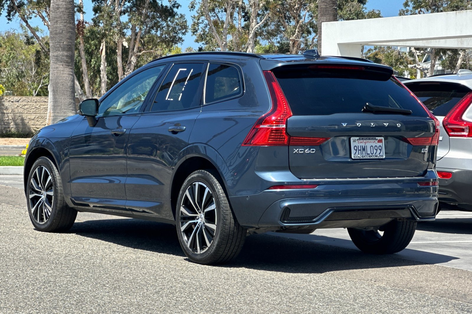 Certified 2023 Volvo XC60 B5 Plus w/ Climate Package FWD image 6