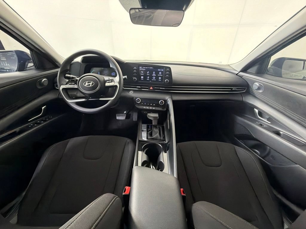 Used 2025 Hyundai Elantra Hybrid FWD image 23