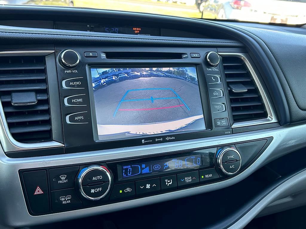 Used 2016 Toyota Highlander XLE AWD/4WD image 33