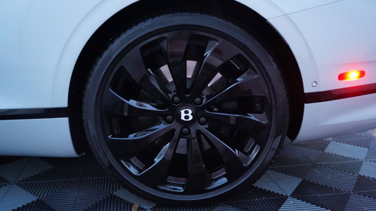 Used 2024 Bentley Continental GT V8 AWD/4WD image 32