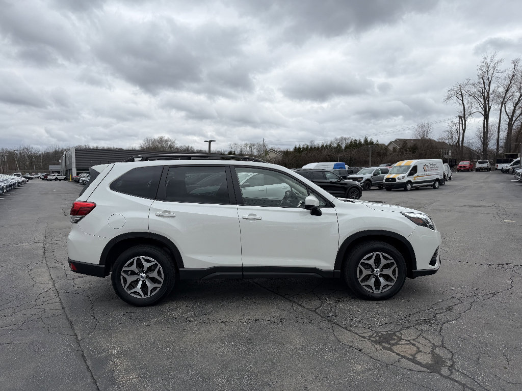 Used 2023 Subaru Forester Premium image 8