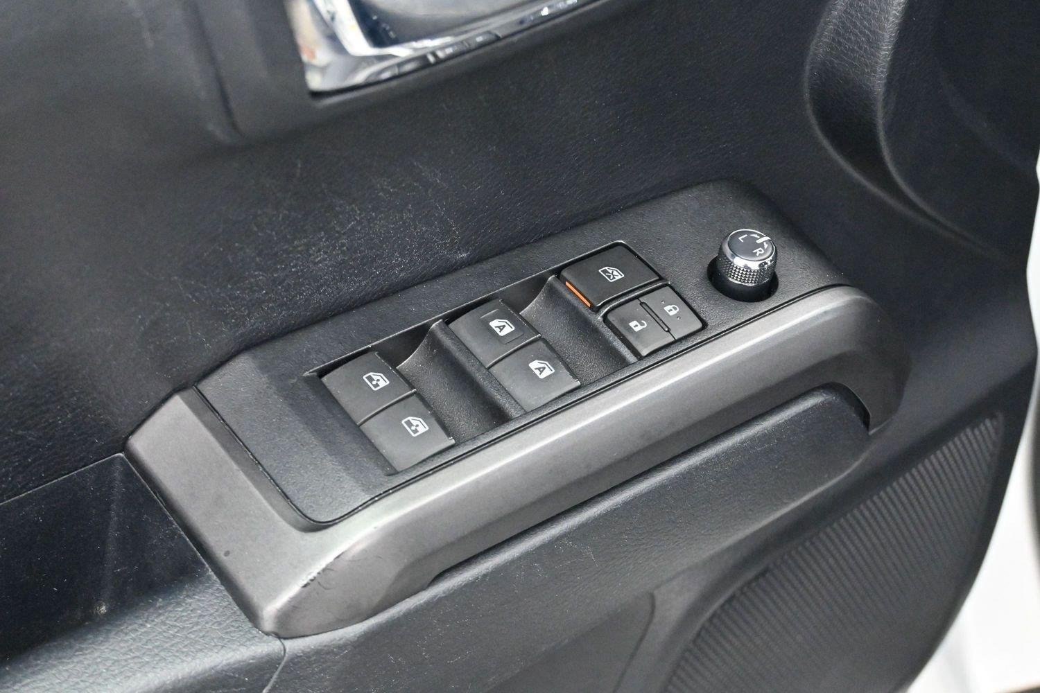 Used 2018 Toyota Tacoma TRD Off-Road AWD/4WD image 10