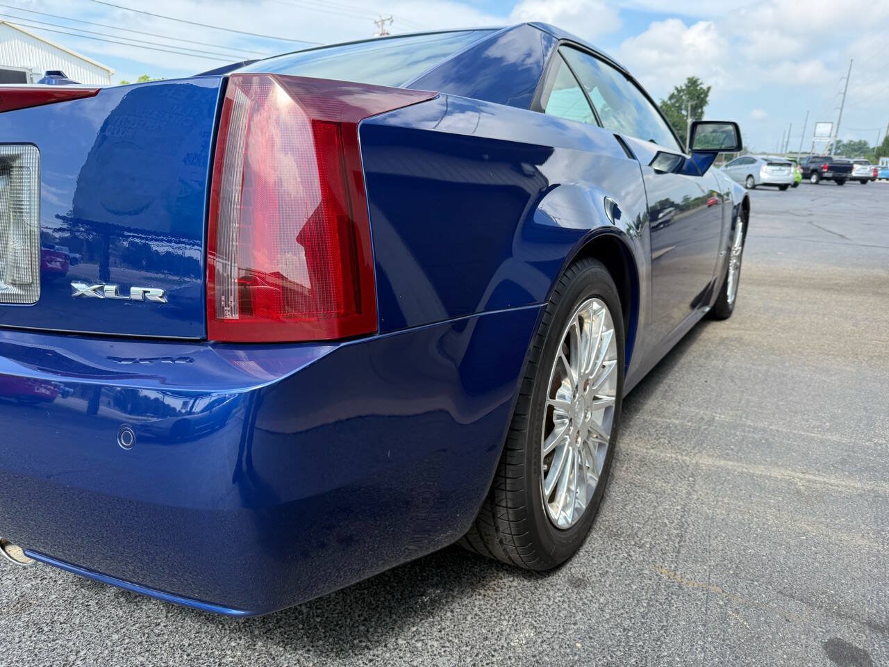 Used 2005 Cadillac XLR RWD image 13