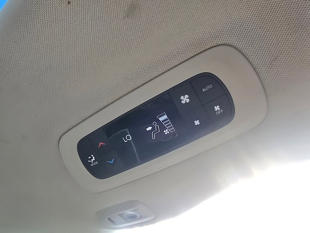 Used 2022 Chrysler Pacifica Limited image 30