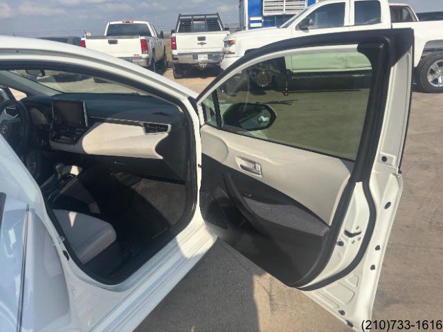 Used 2021 Toyota Corolla LE image 29