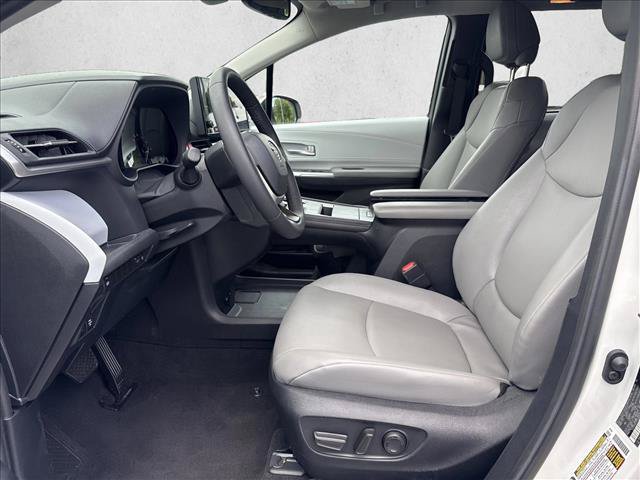 Used 2026 Toyota Sienna XLE FWD image 10
