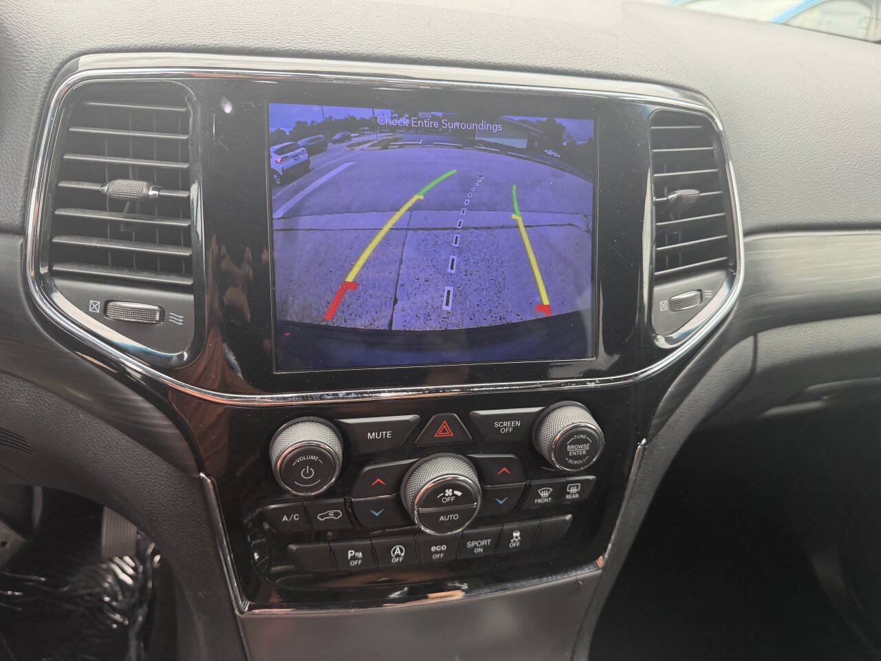Used 2019 Jeep Grand Cherokee Laredo AWD/4WD image 24