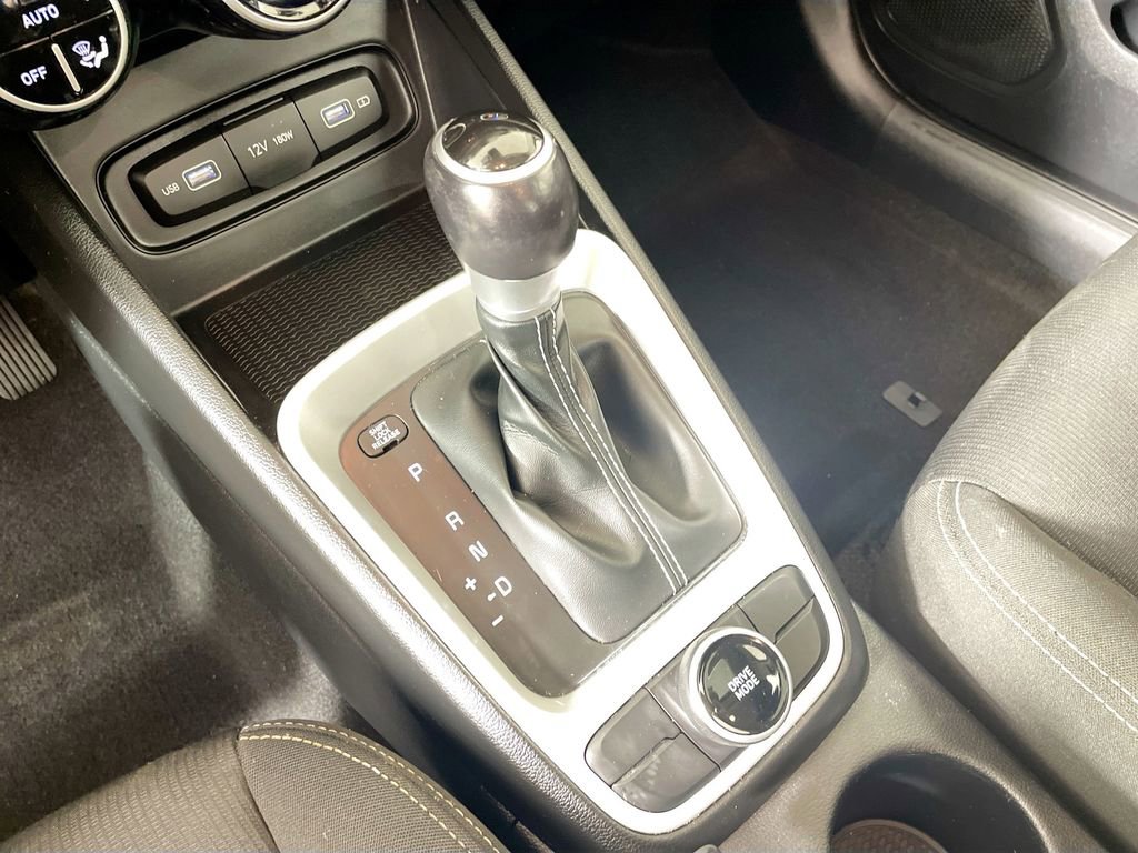 Used 2022 Hyundai Venue SEL w/ Cargo Package image 22