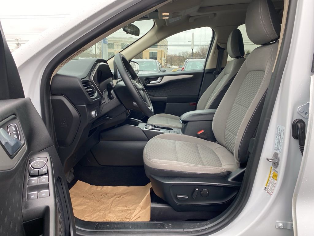 Used 2020 Ford Escape SE image 13