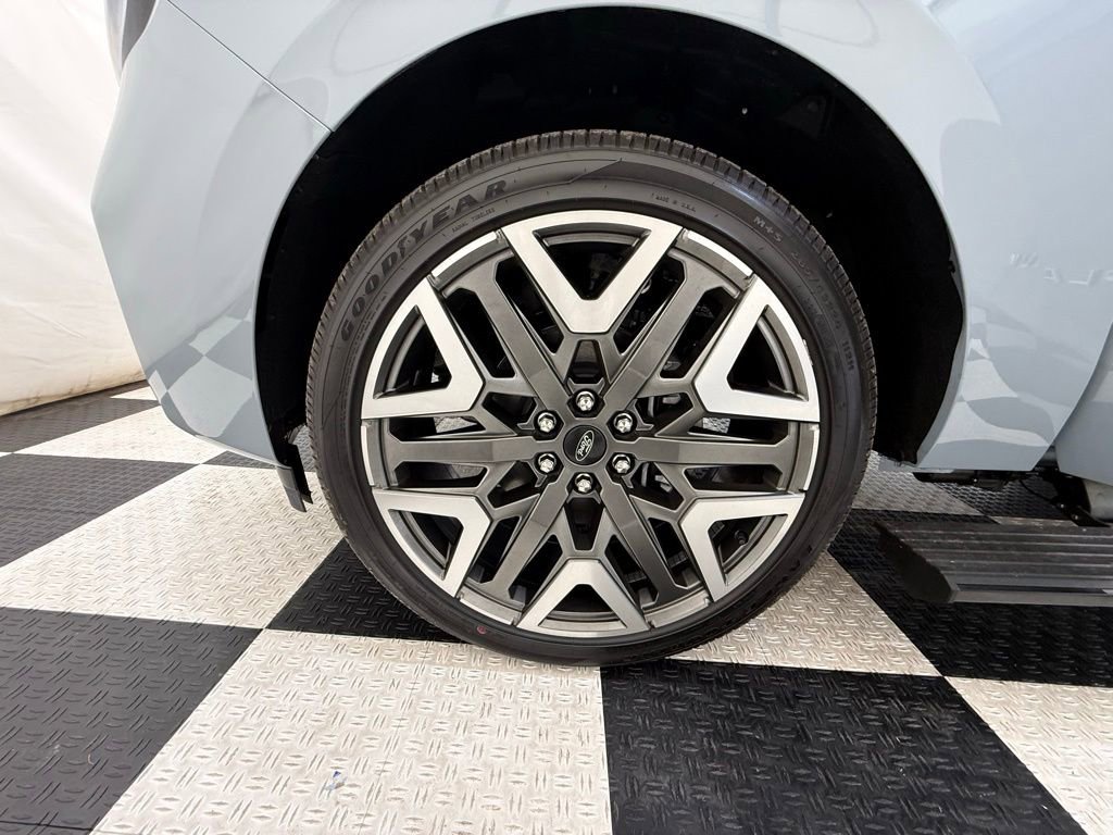 New 2025 Ford Expedition Platinum w/ Platinum Ultimate Package image 13