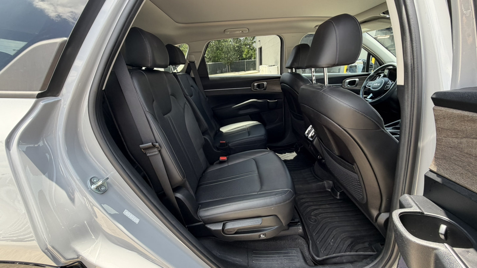 Used 2023 Kia Sorento EX w/ Panoramic Sunroof Package FWD image 18