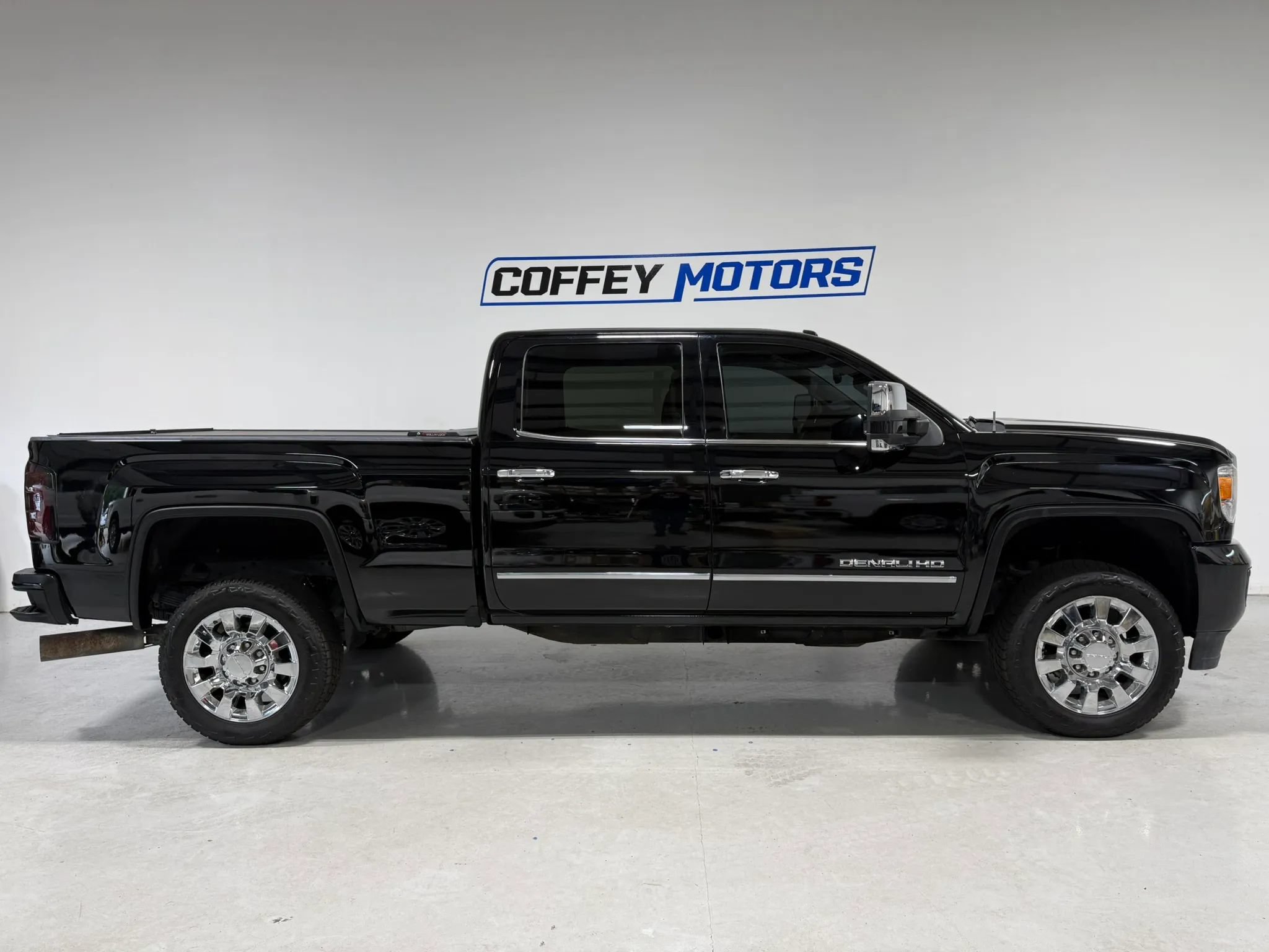 Used 2016 GMC Sierra 2500 Denali w/ Duramax Plus Package AWD/4WD image 7
