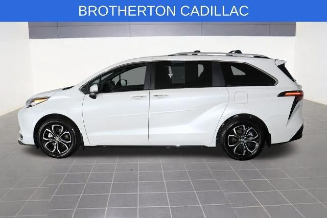 Used 2025 Toyota Sienna Platinum AWD/4WD image 2