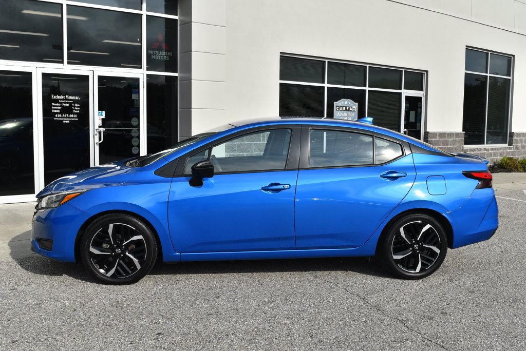 Used 2024 Nissan Versa SR FWD image 4