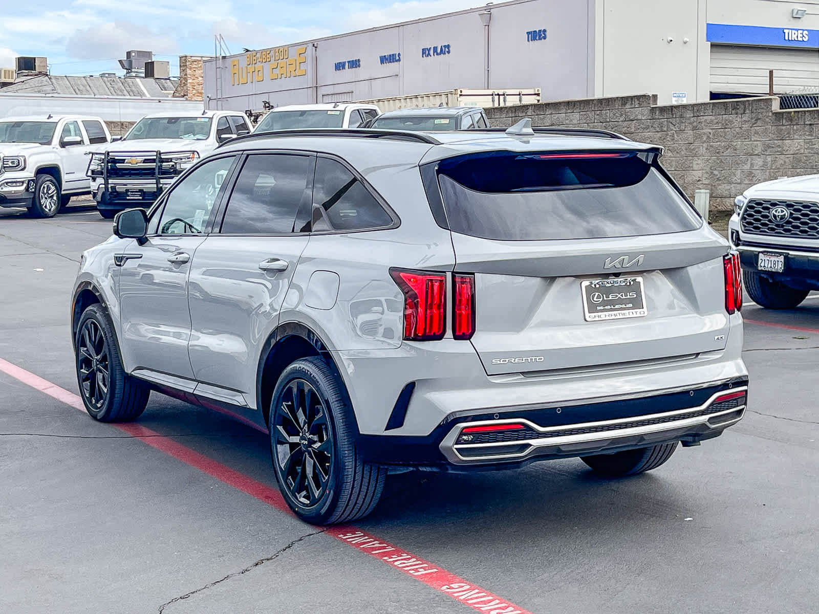 Used 2023 Kia Sorento SX image 2