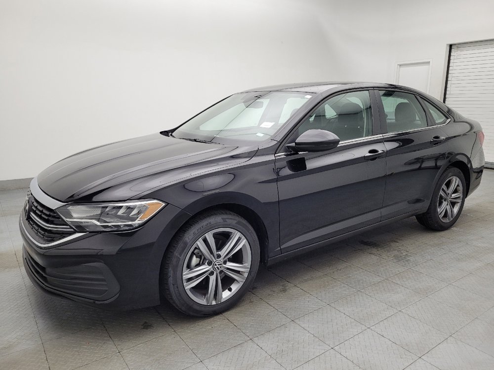 Used 2024 Volkswagen Jetta SE image 2